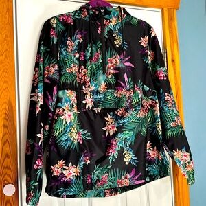 Beautiful women’s Windbreaker!